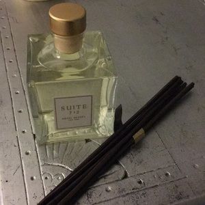 Suite 712 Henri Bendel Reed diffuser (NEVER USED)